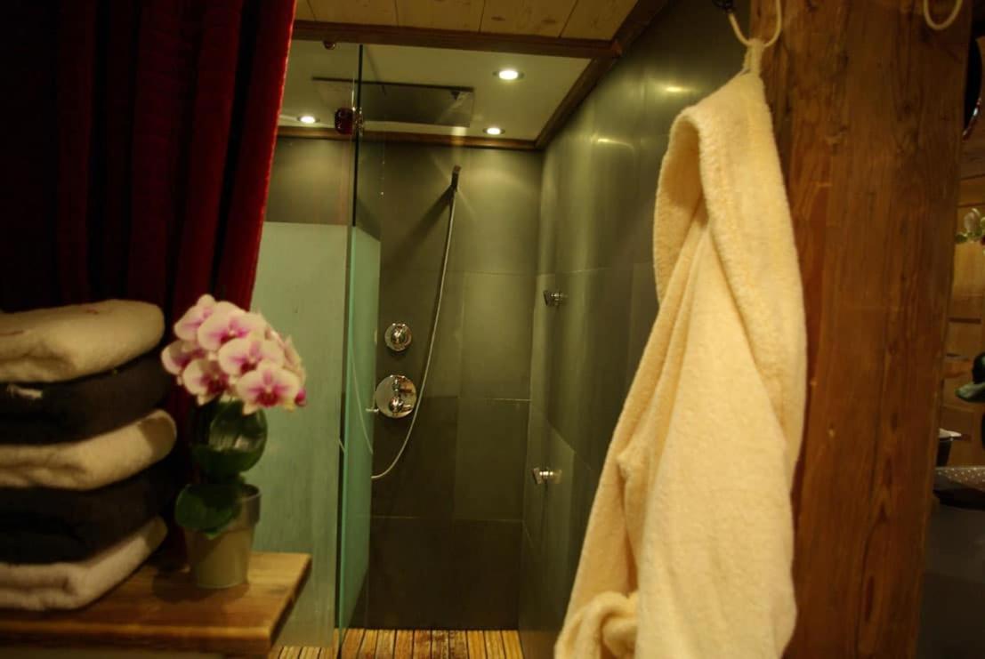 שאמוני Hotel Les Chalets De Philippe Avec Jacuzzis Privatifs מראה חיצוני תמונה